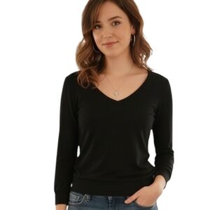 Aritzia Talula Babaton Shirt Women's Small Black Effortless Casual Staple V Neck